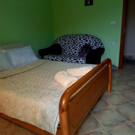 Manthoguesthouse Gjirokaster Bagian luar foto