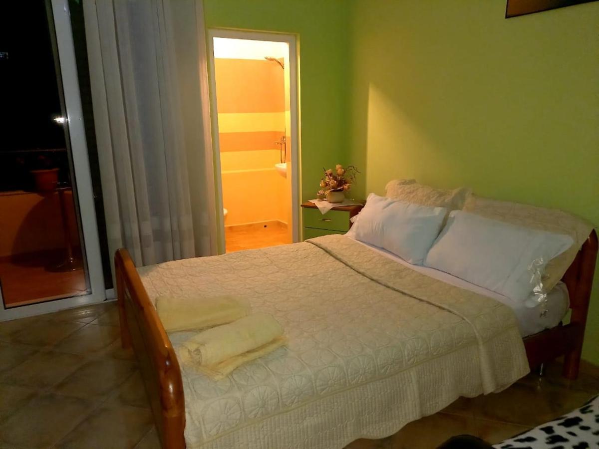 Manthoguesthouse Gjirokaster Bagian luar foto